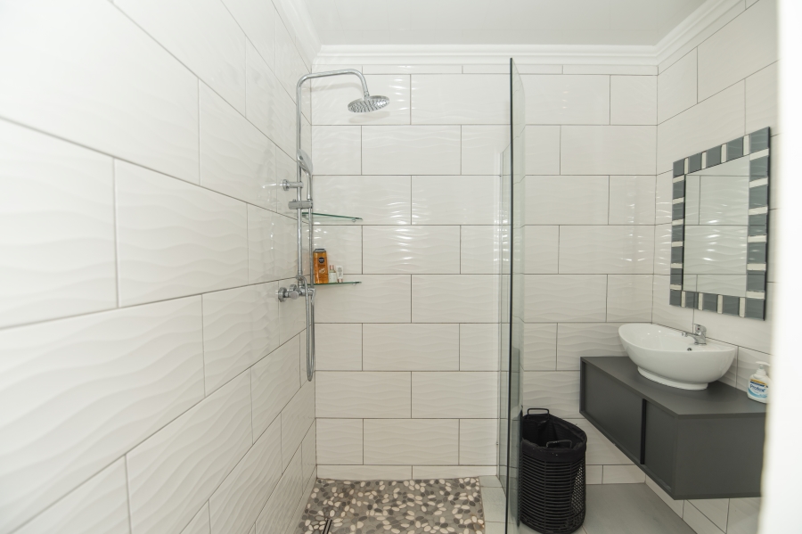 6 Bedroom Property for Sale in Beachview Eastern Cape